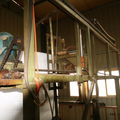 青島新美TDP-2650發(fā)泡機(jī)、水平自動(dòng)連續(xù)發(fā)泡生產(chǎn)線、.聚氨酯發(fā)泡機(jī)、發(fā)泡機(jī)械、圓泡發(fā)泡機(jī)械、 水平連續(xù)發(fā)泡機(jī)