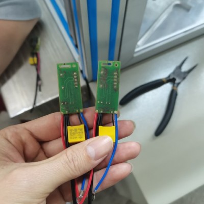 汽車傳感器PCB低壓注塑包膠模具，膠料