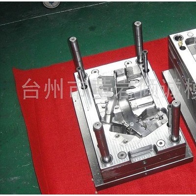 供應(yīng)汽車擋泥板模具，擋泥板模具價(jià)格，擋泥板模具廠家 汽車模具